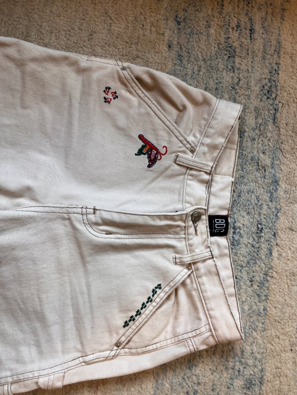 BDG Embroidered Cream Jeans | Whimsical Floral & Nature Motif | Size 26 - Picture 6 of 7